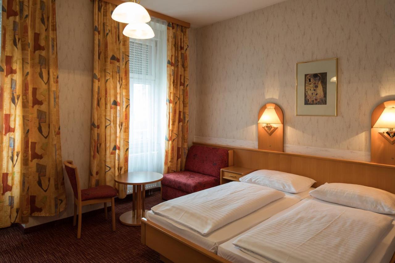 Admiral Hotel 3*